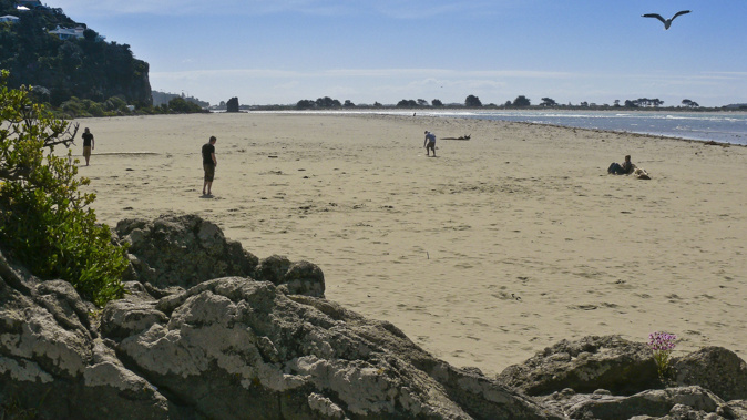 Parking is at a premium for Christchurch beachgoers at Sumner Beach today. (Photo \ Getty Images)