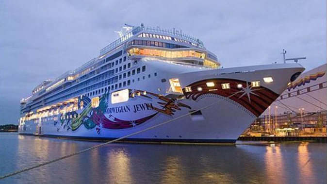 The visiting Norwegian Jewel was forced to turn back to Auckland near Kawau Island after a passenger fell ill last night. (Photo / Facebook)