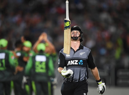 Colin Munro throws his bat in the air as he heads back to the dressing room. Photo / Photosport