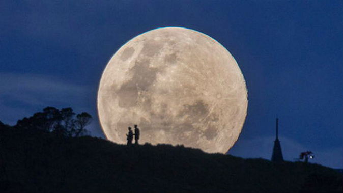 Overnight on Wednesday, there will be a supermoon, a blue moon and a total lunar eclipse simultaneously. (Photo: SNPA, Simon Runting)