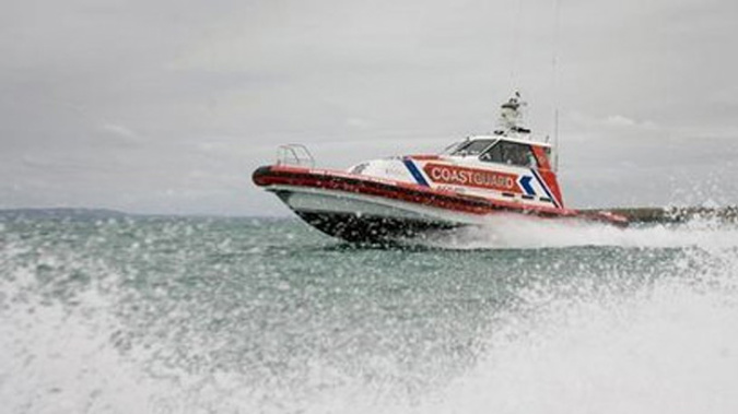The coastguard was able to rescue the eight passengers quickly. (Photo / NZ Herald)