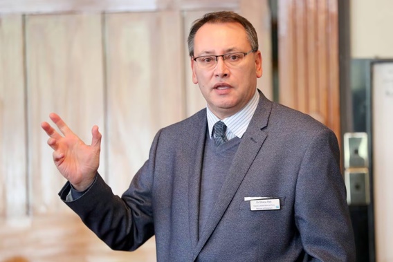 Reti was unimpressed and concerned that social media can misrepresent the Government's position on health.
