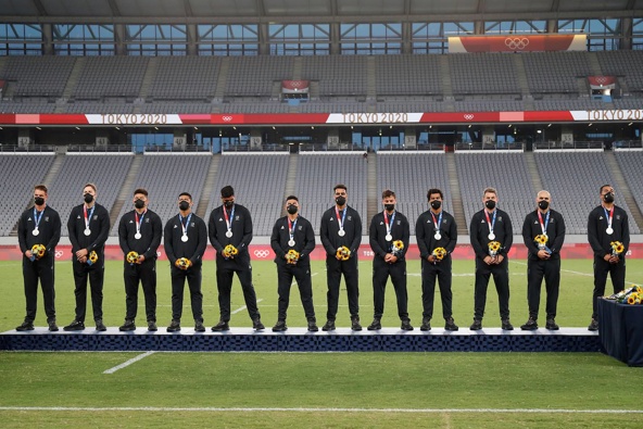 New Zealand players with silver medals. (Photo / Photosport)