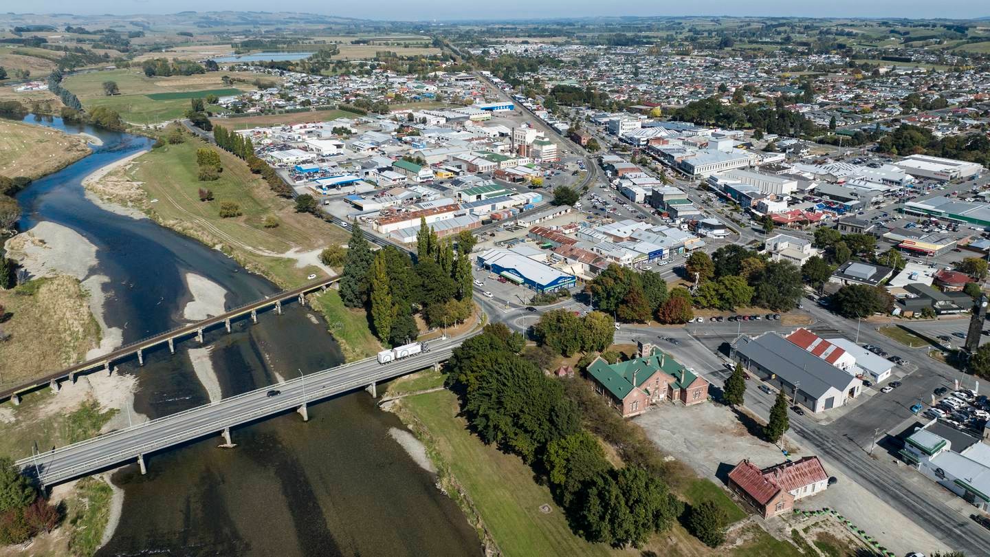 A former Gore High School staff member is alleged to have sent inappropriate messages to a pupil. Photo / George Heard