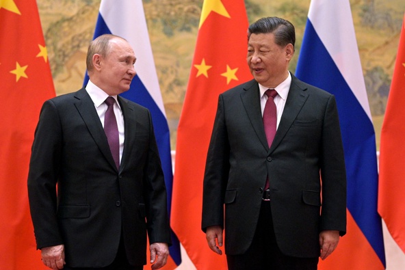 Chinese President Xi Jinping, right, and Russian President Vladimir Putin talk to each other during their meeting in Beijing, China, Friday, Feb. 4, 2022. (Photo / AP)