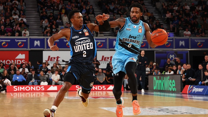 Izaiah Brockington of the Breakers under pressure from Tyson Walker of United during the round one NBL match between Melbourne United and New Zealand Breakers at John Cain Arena on September 21, 2025 in Melbourne, Australia. (Photo by Graham Denholm/Getty Images)