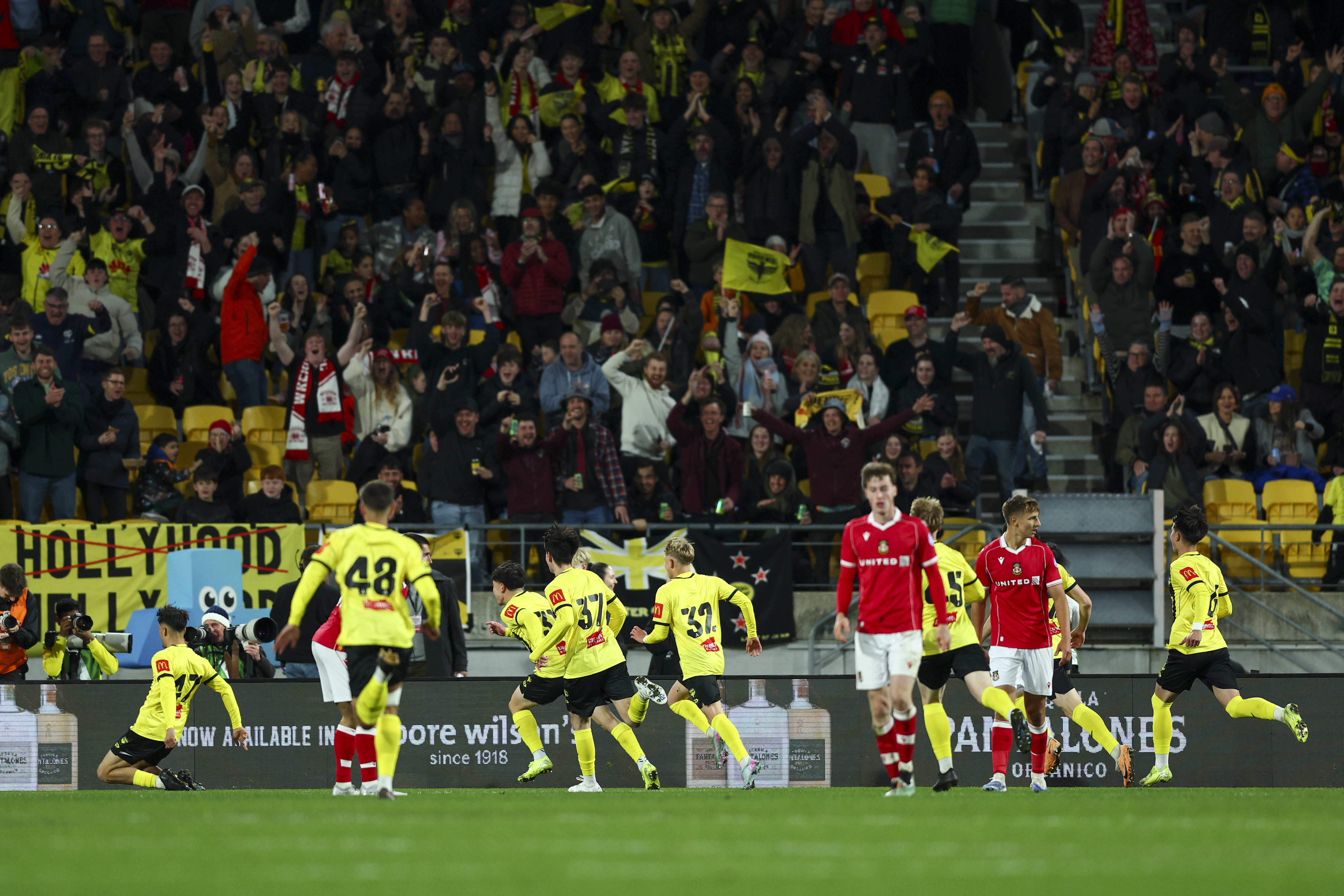 Piney's Power Rankings: The All Blacks, the Wellington Phoenix and Coldplay concert CEO canoodling