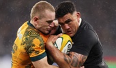 Codie Taylor of the All Blacks is tackled by Max Jorgenson of the Wallabies during the The Rugby Championship & Bledisloe Cup match between Australia Wallabies and New Zealand All Blacks at Optus Stadium on October 04, 2025 in Perth, Australia. (Photo by Matt King/Getty Images)