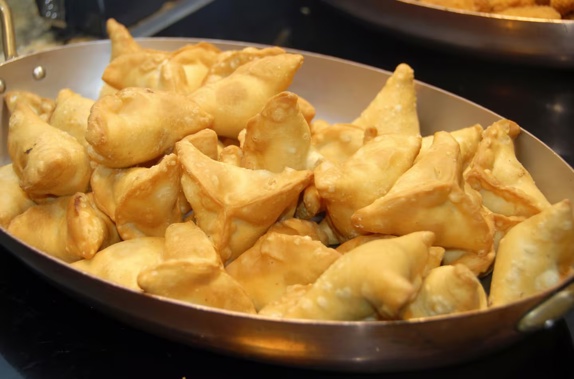 An Auckland samosa seller has been fined thousands of dollars. Photo / 123RF