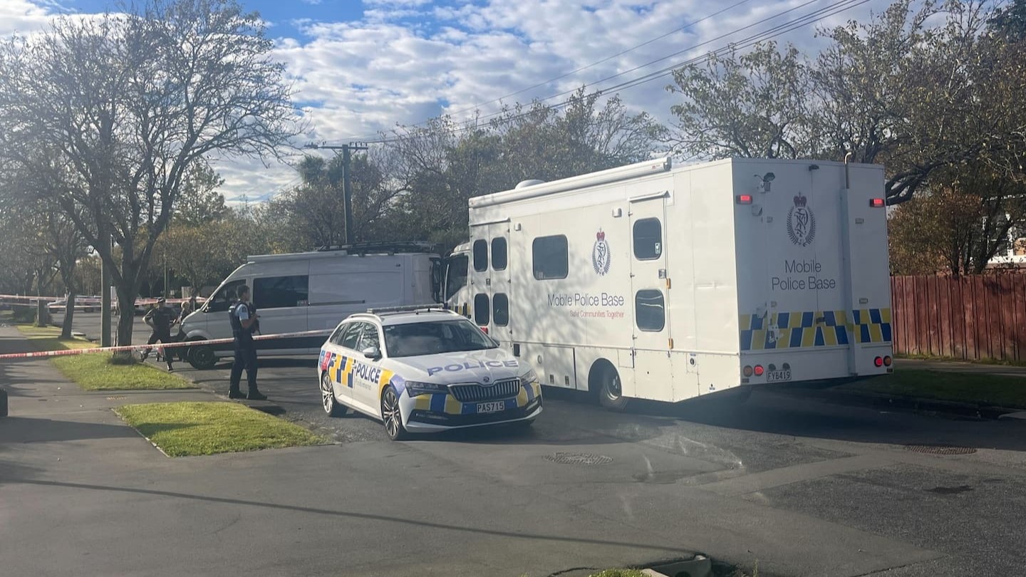 Yelling and commotion as violence erupts in Chch street leaving four hurt; manhunt underway