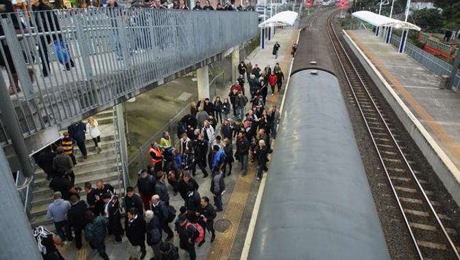 A fault delayed the last two trains after the match for 35 minutes. (Photo/ Getty)