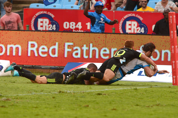 The Bulls' Lood de Jager scores against the Hurricanes in their 21-19 victory over the NZ side. (Photo \ Getty Images)