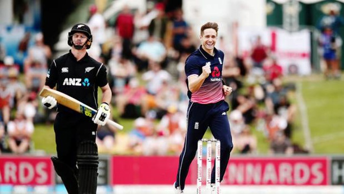 Chris Woakes celebrates the wicket of Colin Munro. (Photo \ Getty Images)