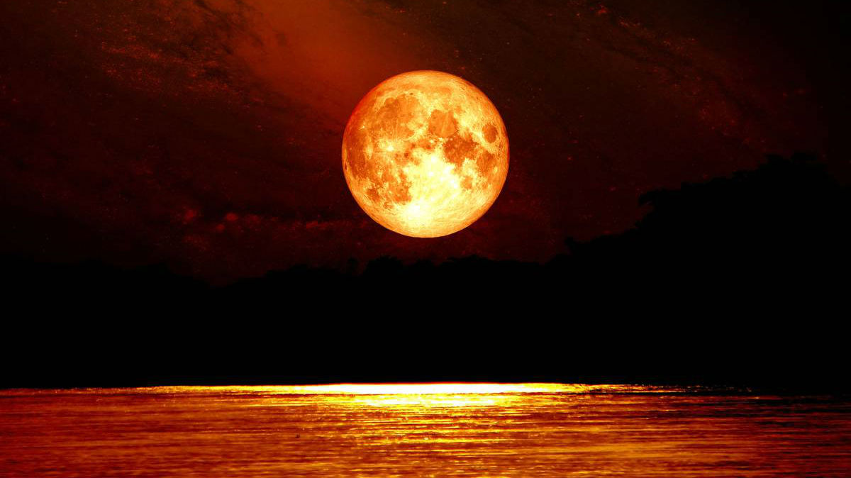 Blood Moon (Photo \ Getty Images) 