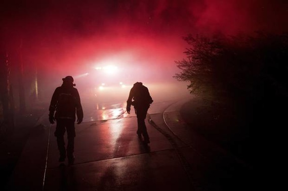 Firefighters battle the Lilac fire in Bonsall California (Photo \ AP) 