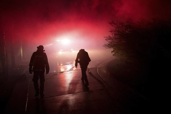 Firefighters battle the Lilac fire in Bonsall California (Photo \ AP)