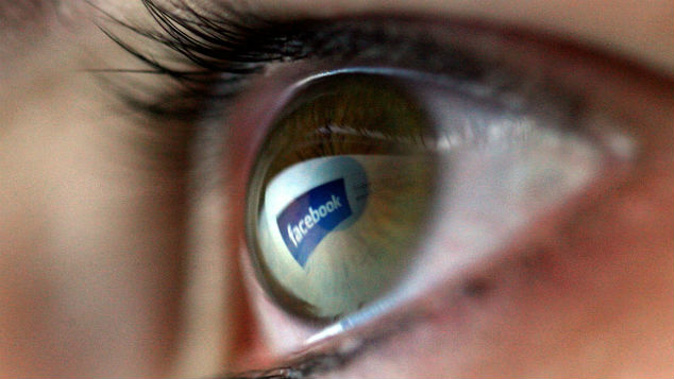 Facebook logo clickbait (Photo \ Getty Images)