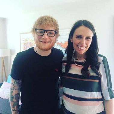 Ed Sheeran poses with Prime Minister Jacinda Ardern (Photo \ Facebook) 