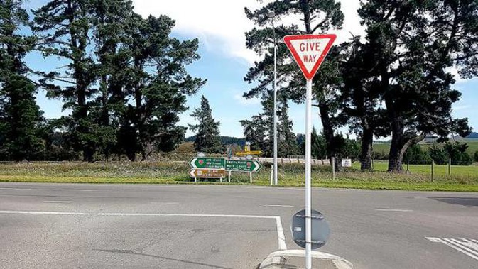 Waddington residents are calling for a stop sign to be placed at the intersection of State Highway 73 and Waimakariri Gorge Rd. (Photo / Star.kiwi)