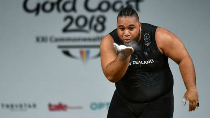 David Liti of New Zealand blows the judges a kiss after completing a lift in the Men's +105kg Final. (Photo / Getty)