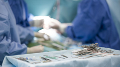 The consent form the woman signed did not specify both fallopian tubes might need to be removed, and the possibility of the right fallopian tube needing removal was not discussed with her. (Photo \ Getty Images)