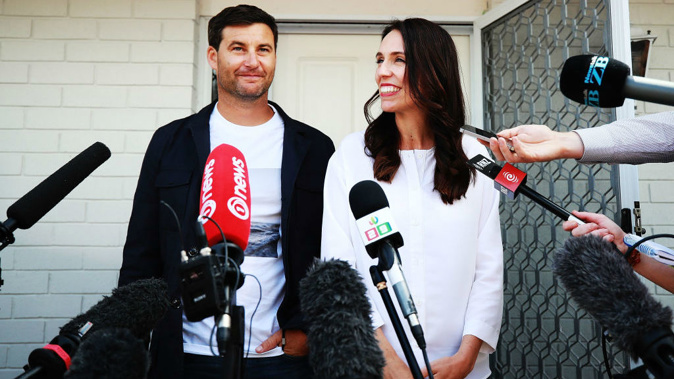 Jacinda Ardern and Clarke Gayford. (Photo \ Getty Images)