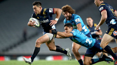 Rob Thompson of the Highlanders is tackled during the round 10 Super Rugby match between the Blues and the Highlanders at Eden Park on April 20, 2018. (Photo \ Getty Images)
