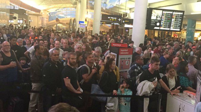 There are currently massive queues at Auckland Airport. (Photo / Twitter)
