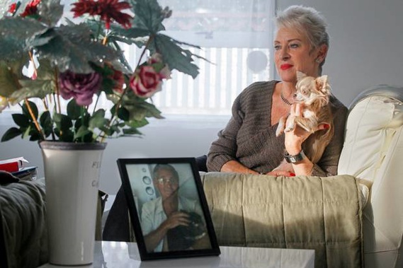 Toni Woods in her home in Hastings with a photograph of her late husband Lindsay Collinson. (Photo / Warren Buckland.)