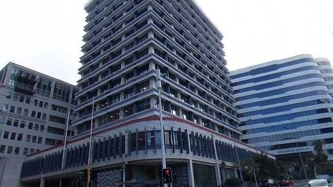 The Reserve Bank building in Wellington was closed yesterday when a trace of asbestos was found on level 1.