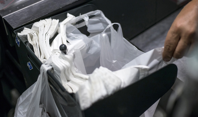 The single-use plastic bags have been banned at ten Countdown stores around the country. (Photo/ Getty)