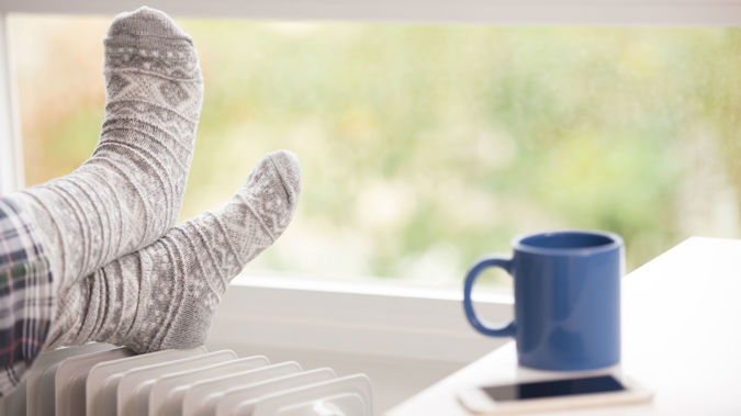 For larger rooms you want to heat regularly like a living room, it's worth paying a bit more upfront for a fixed heater with lower running costs and more heat output than an electric heater. (Photo \ Getty Images)