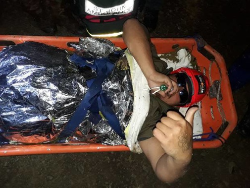 An injured pig hunter gives his rescuers a thumbs up. Photo / Whakatane Search and Rescue)