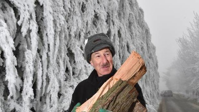Rod Baxter, of Alexandra, spent yesterday afternoon helping his brother Euan split wood to warm up Euan's cottage in Fruitlands during a hoar frost. (Photo / Gregor Richardson, NZ Herald)