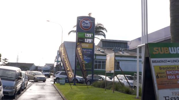 There were lengthy queues at the Gull station on New North Rd in Kingsland today. Photo/ Supplied