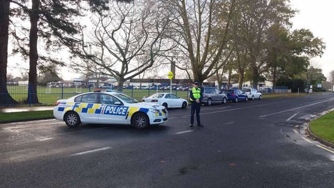 Police outside Hillcrest High School. Photo / Terry Su