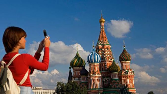 This tourist won't be able to share her photo on social media until she's out of Russia if the country's plans for the internet go ahead. Photo / Getty Images