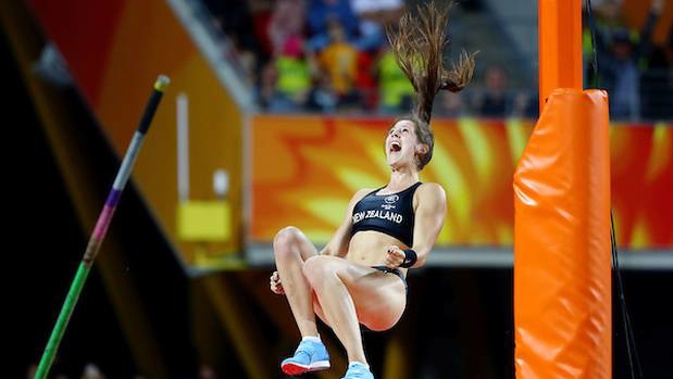 Eliza McCartney, seen here at the Commonwealth Games, has broken the record yet again. (Photo / Photosport)
