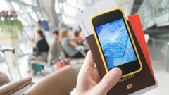 Australian passengers will be able to check in at airports using their phones. (Photo: Getty)