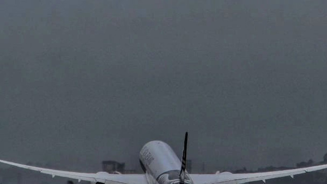 Air NZ's Dreamliner flight to Tokyo today has been cancelled because of a typhoon. Photo / Grant Bradley