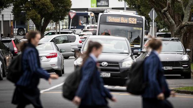 Clyde St traffic at the end of school day for Diocesan School for Girls in Epsom, Auckland. 8 August 2018 New Zealand Herald Photograph by Michael Craig. NZH 09Aug18 -