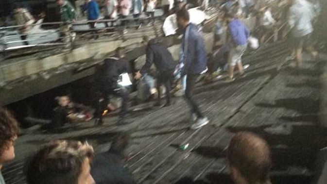 An image of the collapse was posted on Twitter by Diego Gago Bugarin.