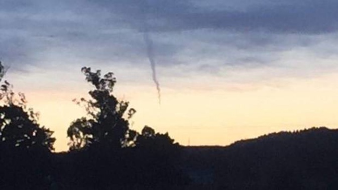 A suspected meteor shoots across the North Canterbury sky. (Photo / Amanda Coster)
