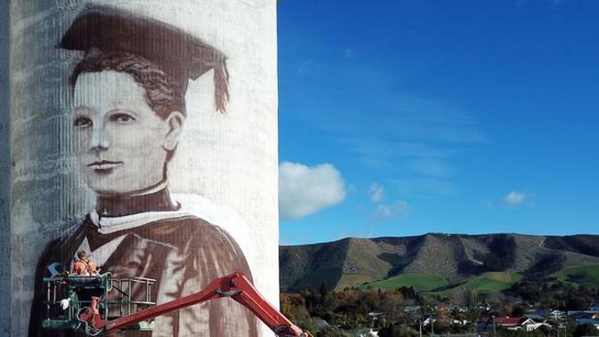 Waimate GP Margaret Cruickshank helped the sick in the 1918 influenza pandemic before herself dying of the disease. Artist Bill Scott has painted a mural of her on a grain silo in the town. (Photo / Supplied)