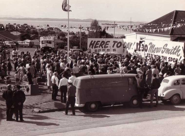 Merv attracted a huge crowd wherever he went.