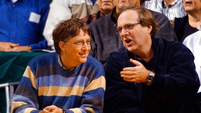 Paul Allen (right) sits alongside Bill Gates at a basketball game. The pair co-founded Microsoft in 1975. (Photo / AP)