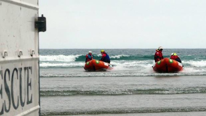 Members of the Otago Surf Life Saving SAR team, of Dunedin, end their day's search for two missing divers at Purakaunui Bay in the Catlins about 3.30pm yesterday.