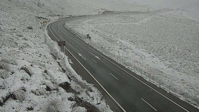 Lindis Pass with a dusting of snow at 7am this morning. More is forecast to fall through the day. Photo / NZTA