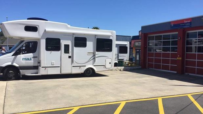 A campervan has been photographed parked directly in front of the vehicle bay at the Tairua Fire Station. (qPhoto / Supplied)