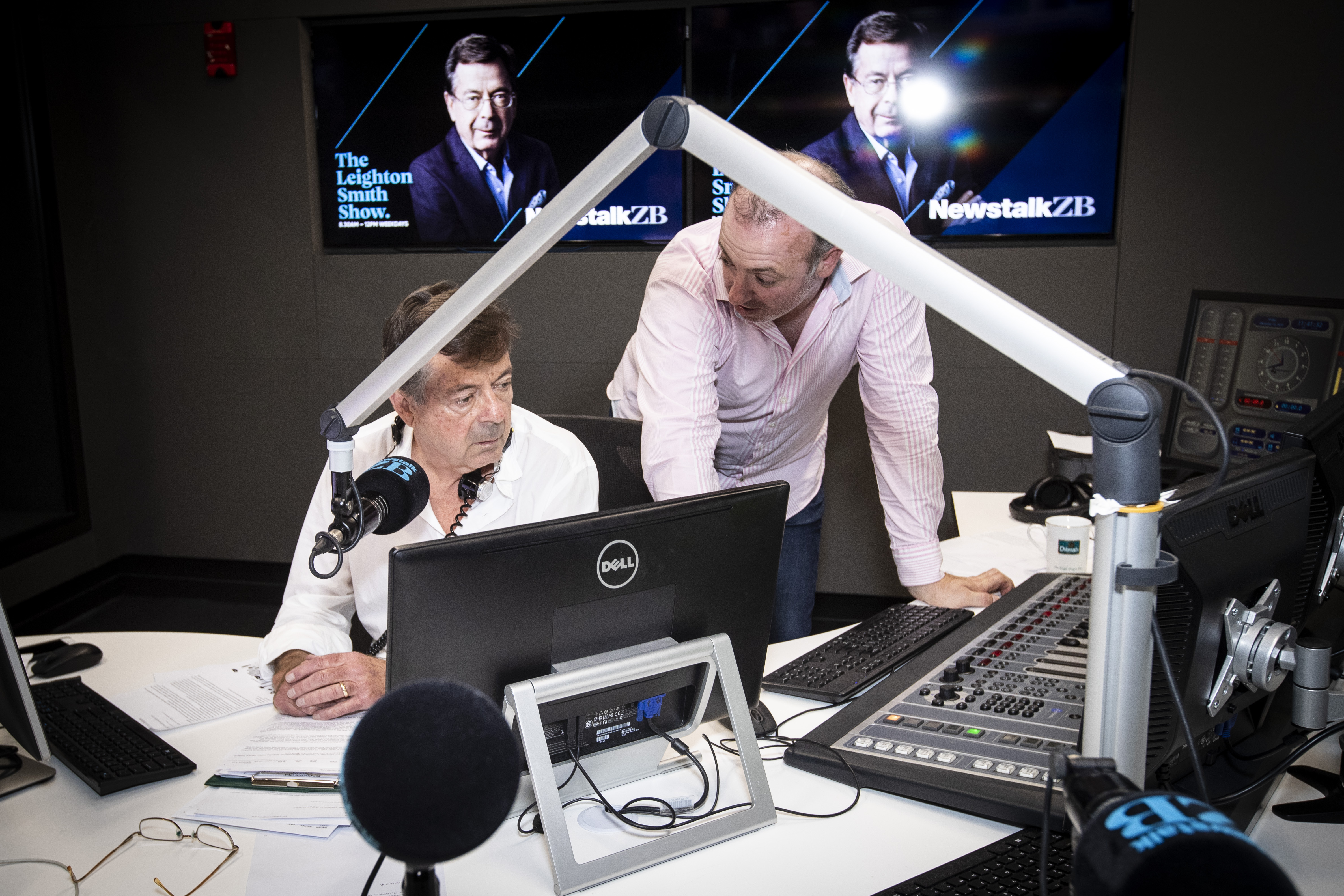 Head of ZB Jason Winstanley consults with Leighton during one of the ad breaks. 